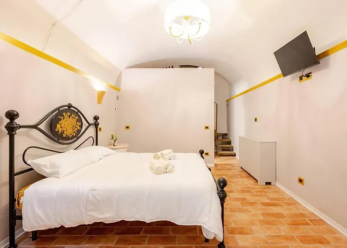 Art Of Living, Elegante Casa Nel Centro Storico LʼAquila